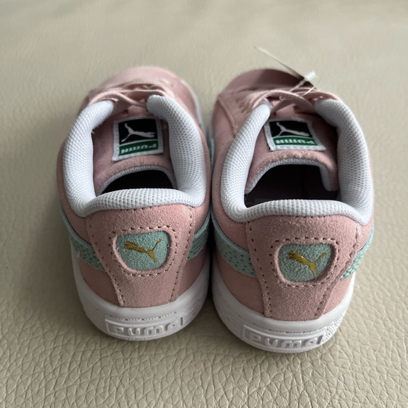 NWT - Puma Kids’ Suede Classic Shoes - Size 8 - Picture 5 of 7